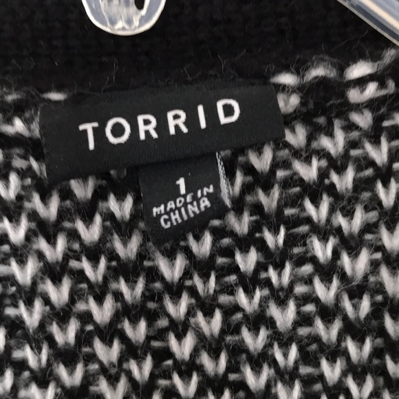 TORRID FUZZY SWEATER CARDIGAN BLACK, GREY & WHITE SIZE 1X NEW W/OUT TAGS - Picture 3 of 9